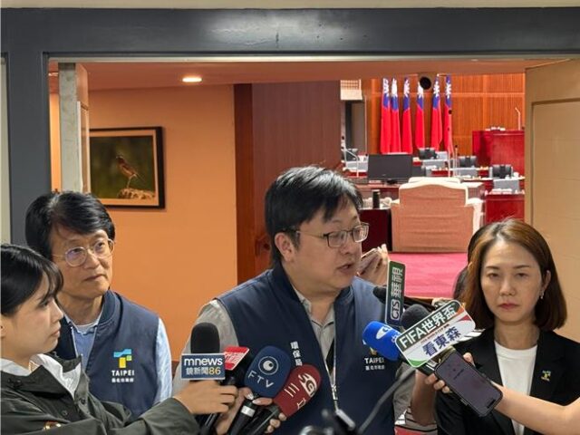 台灣新聞通訊社-暴雨狂襲1小時內退掉   藍綠白議員轟市府互踢皮球   市府：將檢討高風險集水區