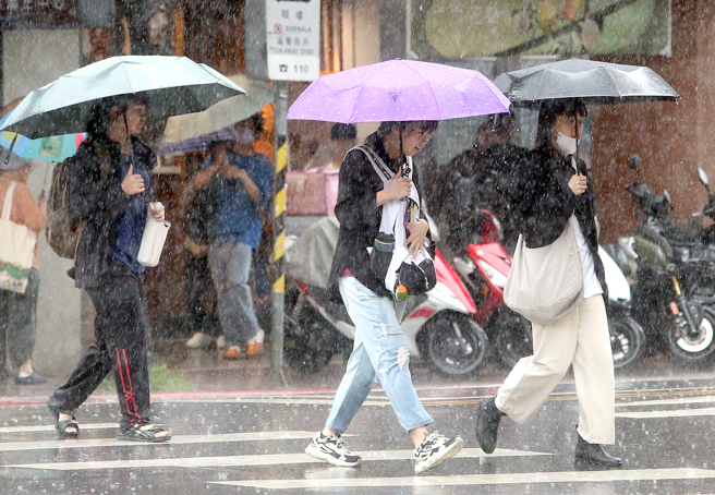 台灣新聞通訊社-周末午後強對流 「致災大雨」連灌8天 全台紫紅