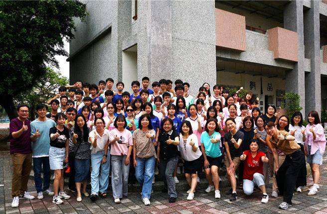 台灣新聞通訊社-苗栗會考成績出爐3人全國榜首 「拔尖、固中、扶弱」成效顯現