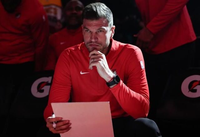 台灣新聞通訊社-NBA》公牛新帥出爐 身高211公分「現役最大隻總教練」
