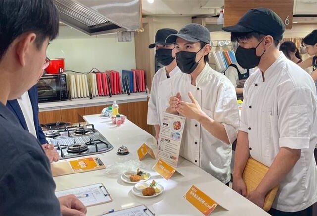 台灣新聞通訊社-新竹柿餅、花生醬入菜！中華大學大馬生混搭東南亞風味奪金