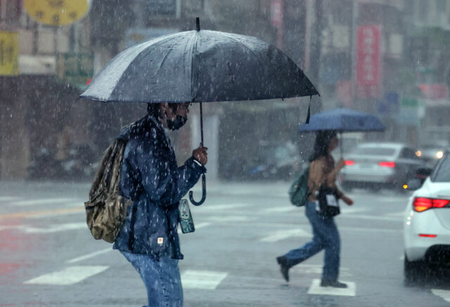 台灣新聞通訊社-不斷更新》6／26豪雨假資訊一次看 高雄10區、屏東縣停班課