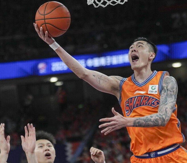 台灣新聞通訊社-CBA》上海大鯊魚4比1擊潰廣廈封王 劉錚終獲生涯首冠