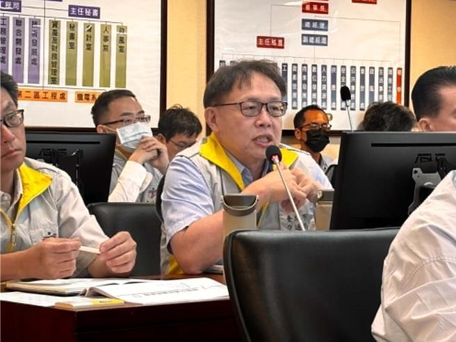台灣新聞通訊社-北市3200輛公車電動化挑戰大!議員促設置足夠充電槍