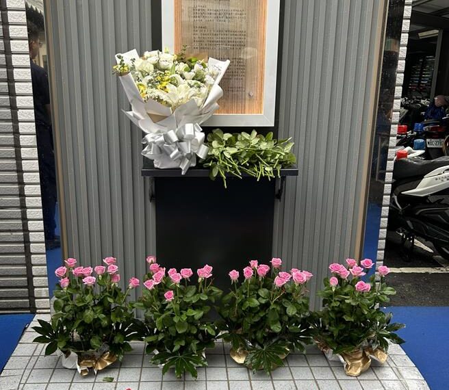 台灣新聞通訊社-追思抓毒駕殉職所長劉宗鑫 派出所前設「正義之光」銘牌