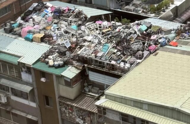台灣新聞通訊社-新莊「天空垃圾山」要清了！  無須住戶同意  市府強制清除