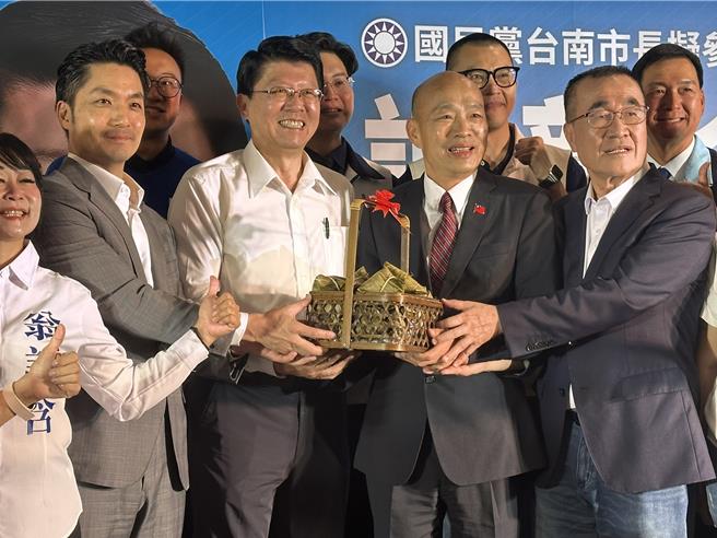 台灣新聞通訊社-龍介仙首場募款餐會選新北 黨內大咖齊聚力挺