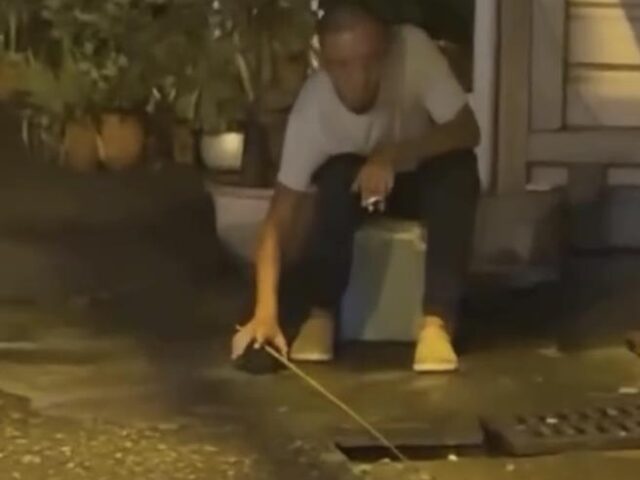 台灣新聞通訊社-喝完酒以為眼花！竟見「掀水溝蓋釣魚」 網笑翻：宜蘭水溝比魚塭還狂