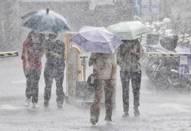 台灣新聞通訊社-下週重頭戲「連下9天全台紫爆」 專家揭風雨完整時程表：做好心理準備