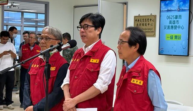 台灣新聞通訊社-高雄單日狂瀉1／4年雨量 深夜急轉彎停班課 陳其邁致歉