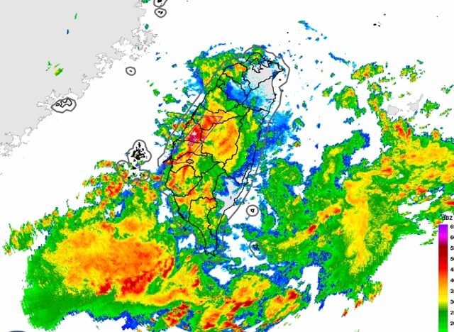 台灣新聞通訊社-雷雨轟整夜 中南部5地淹水警戒 彰化人嚇醒：超怕咕嚕咕嚕