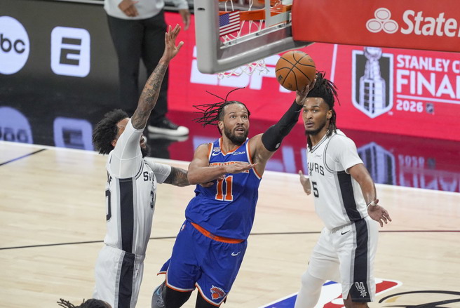 台灣新聞通訊社-NBA總冠軍賽》唐斯上半場17分7籃板 尼克暫領先馬刺4分