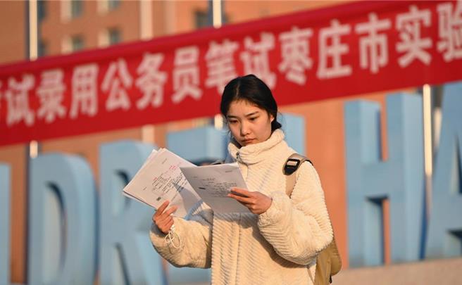 台灣新聞通訊社-陸國考名師爆失言！惱羞飆罵學生「傻X」：考公務員混吃等死