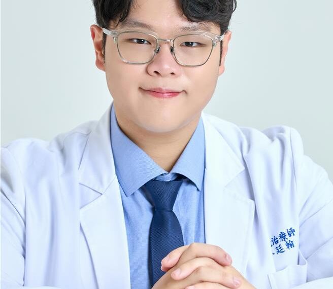 台灣新聞通訊社-藍綠攻防升溫！不滿童子瑋讚「刪雙層巴士預算」是奇蹟 林廷翰怒批失議長高度