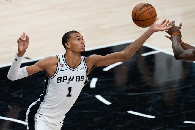 台灣新聞通訊社-NBA》文班亞馬嘆G2致命傳球失誤：身體反應快過大腦
