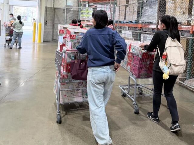 台灣新聞通訊社-影》好市多玩具台之亂延燒！當事人出面：2歲女兒遭詛咒性侵
