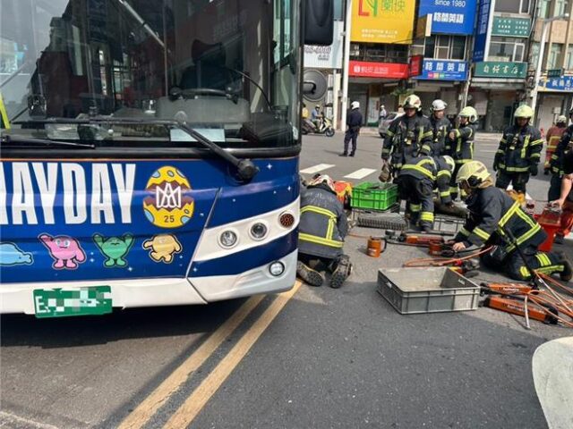 台灣新聞通訊社-議員前妻遭公車輾斃 民團揭3致命盲點：勿叫行人快走
