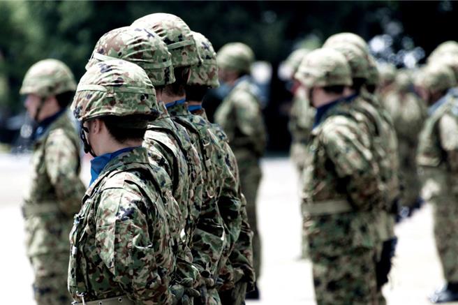 台灣新聞通訊社-十軍團辦公室淪歡愛房！ 新婚軍官趁漢光留守留守激戰同袍