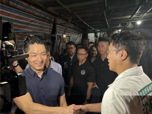台灣新聞通訊社-蔣萬安遇對手喊「加油」  葉元之爆沈伯洋一臉驚恐原因