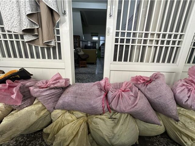 台灣新聞通訊社-暴雨狂炸屏東！內埔鄉24小時淹3次 受災戶盼放寬補助門檻