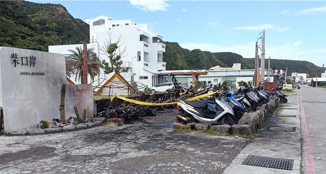 台灣新聞通訊社-綠島深夜大火波及21機車 車行老闆痛斥「沒監視器」求償無門