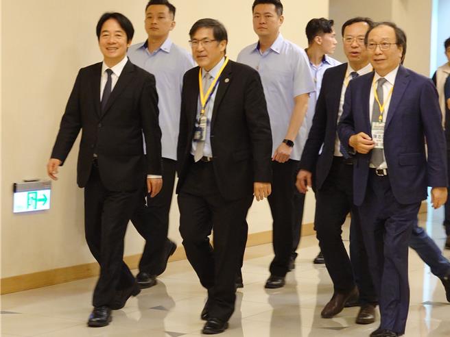 台灣新聞通訊社-川普再談與賴清德通話意願 賴微笑2字回應