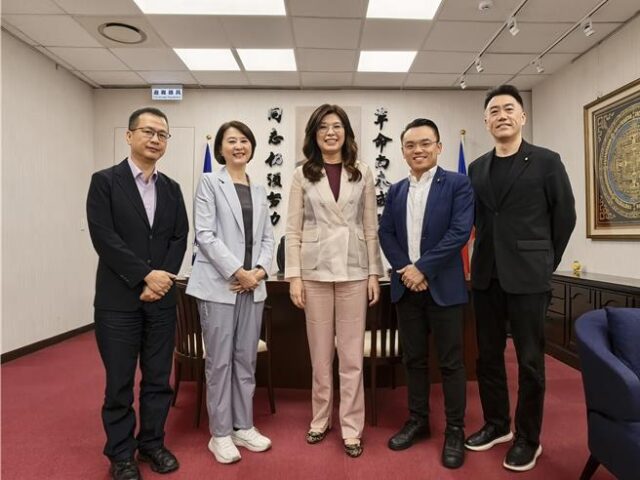 台灣新聞通訊社-原稱不要太多公投   鄭麗文轉彎：推動死刑、鞭刑打詐以及核能三公投