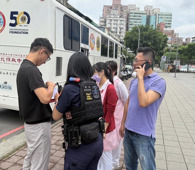 台灣新聞通訊社-一通求救電話引爆「90分鐘公益接力」 議員救援112袋熱血成功入庫