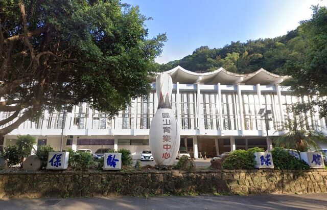 台灣新聞通訊社-快訊》巨石砸穿圓山保齡球館！  歇業半月逃過恐怖傷亡
