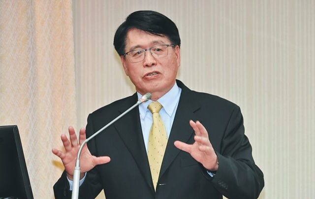 台灣新聞通訊社-游盈隆稱「公投綁大選成趨勢」遭批最差主委  沈富雄轟王義川8字