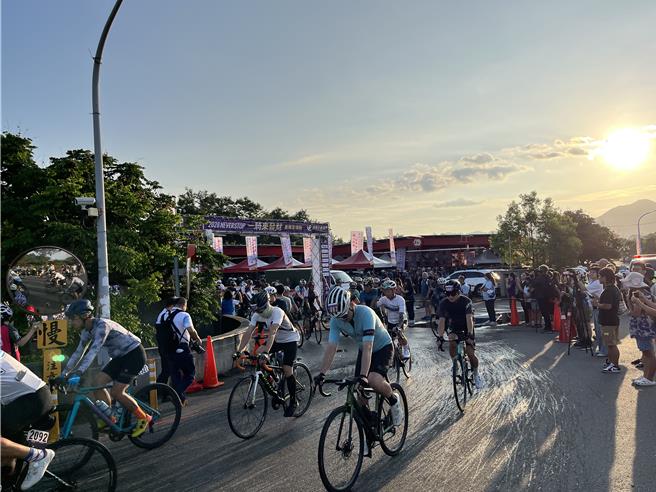 台灣新聞通訊社-影》馬英九曾4度參賽 紫南宮馬年錢母吸3000車友挑戰