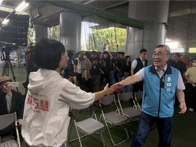 台灣新聞通訊社-新北市長選舉二王相逢 先禮後兵搶選票