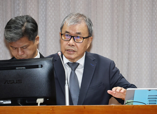 台灣新聞通訊社-挨批神隱沒作為 鄭英耀動怒：沒掌聲還抹黑無法接受