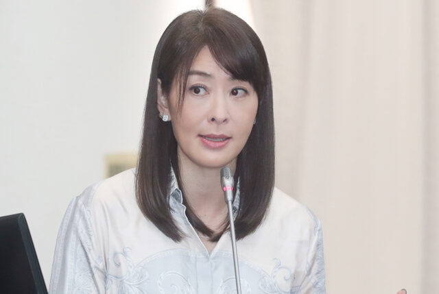 台灣新聞通訊社-51歲賈永婕視力退化「看不清楚」 無奈宣布投降：學著接受