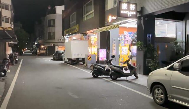 台灣新聞通訊社-醉男持滅火器大鬧遊藝場見警秒落跑　遭壓制喊：怕你們有槍