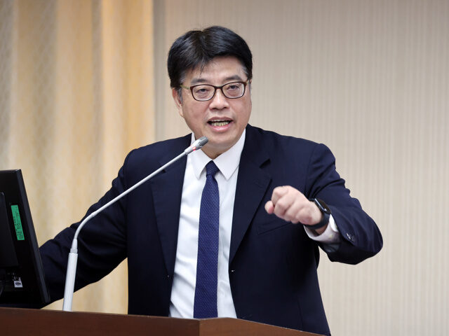 台灣新聞通訊社-邀台青參加中山論壇落地接待  邱垂正：明顯有統戰嫌疑