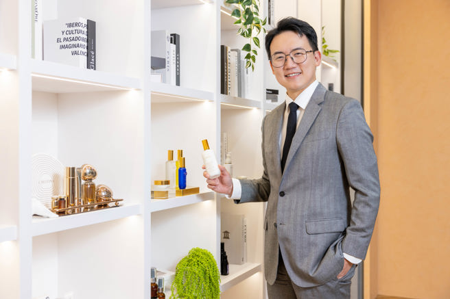 台灣新聞通訊社-克麗緹娜2年狠關800家加盟店 挺過大陸內需寒冬！42歲第三代「改革三部曲」