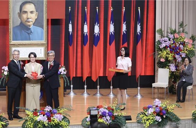 台灣新聞通訊社-中研院院長交接 陳建仁就任第13任院長 蔡英文到場觀禮