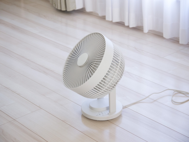 台灣新聞通訊社-冷氣搭循環扇 「擺頭功能」別開！台電認證：冷得均勻又省電