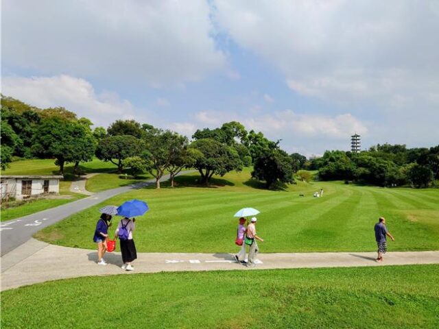 台灣新聞通訊社-高雄果嶺公園假日塞爆 澄清湖增闢263停車格