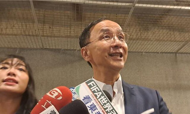 台灣新聞通訊社-饒慶鈴海峽論壇錄影賣水果遭查處  朱立倫嗆：陸委會就是「陸障隊」