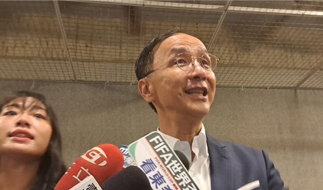台灣新聞通訊社-饒慶鈴海峽論壇錄影賣水果遭查處 朱立倫嗆:陸委會就是「陸障隊」
