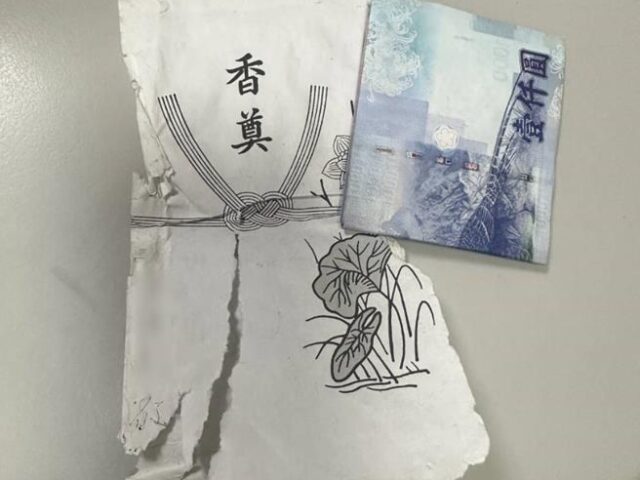 台灣新聞通訊社-路邊「白包」成無字天書 民眾發毛送派出所 警2小時解謎成功
