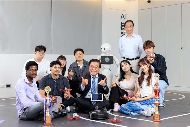 台灣新聞通訊社-跟著黃仁勳看見AI未來 義守大學打造全方位AI人才培育基地