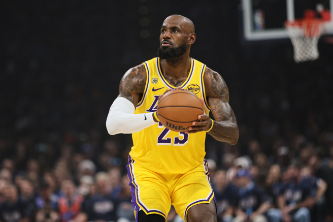 台灣新聞通訊社-NBA》度假玩過頭！詹皇「高爾夫球打進海」恐觸法 最重關6年