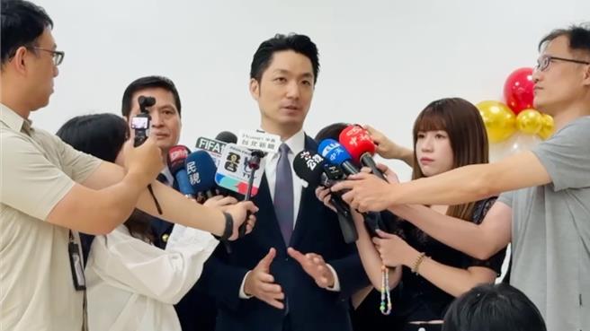 台灣新聞通訊社-台北市績優員警頒獎 女警產後不幸辭世家屬代領