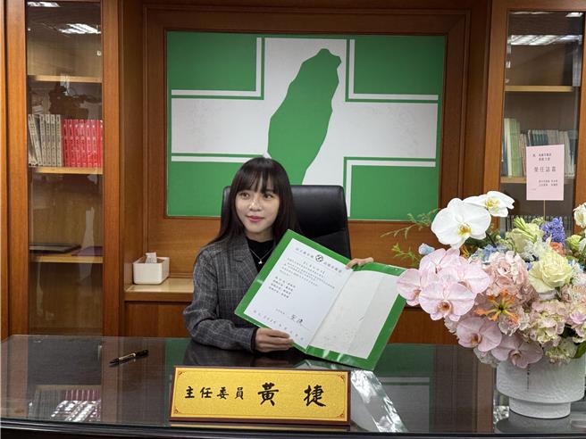 台灣新聞通訊社-黃捷接掌綠高市黨部主委 上任首日公布選戰藍圖與新人事