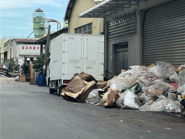 台灣新聞通訊社-暴雨狂轟！台南三爺宮溪溢堤 太乙工業區慘淹 損失逾5億