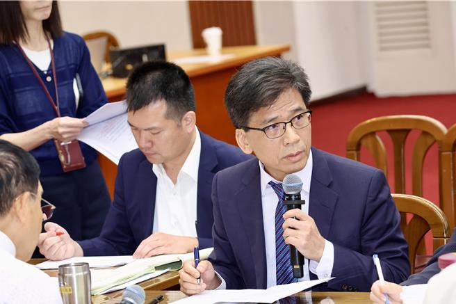 台灣新聞通訊社-台股大震盪釀股災!券商當機怎解?財金首長雙雙避談