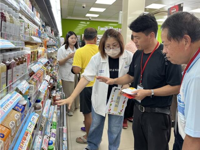 台灣新聞通訊社-別再亂吃！營養師帶逛超商 300元配出防失智菜單